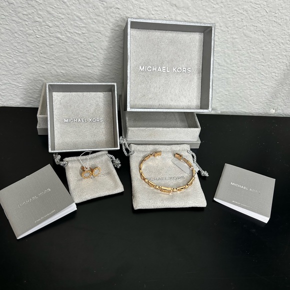 Michael Kors Jewelry - 🤩🤩NWT Micheal Kors Bundles🤩🤩